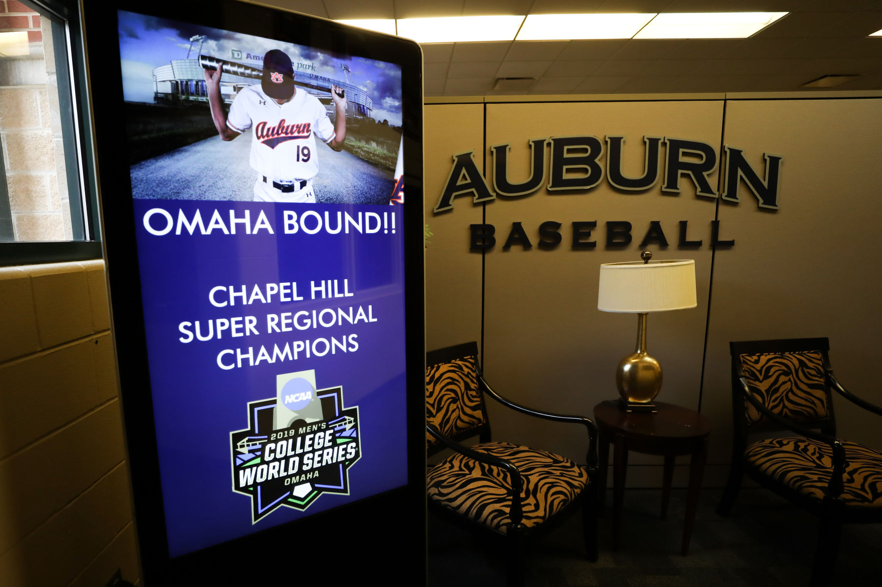 Auburn baseball departs for College World Series in Omaha